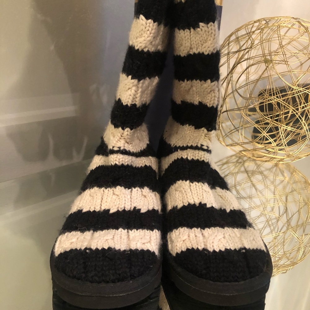Uggs!!! - Picture 2 of 5